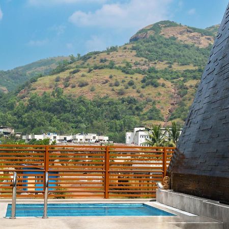 Saffronstays Urja, Lonavala - Private Villa With 2 Pools, Spa Room, Private Elevator & Waterfall Bagian luar foto
