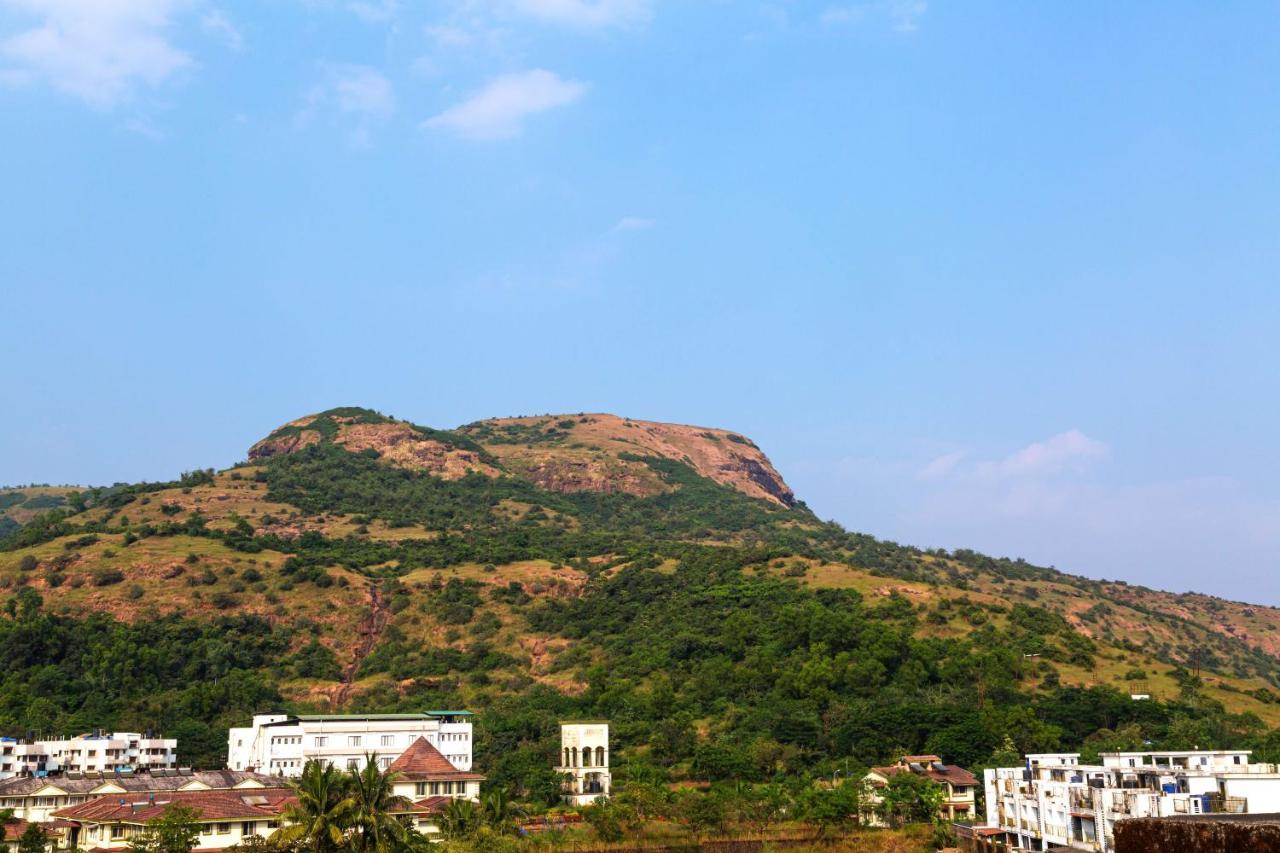 Saffronstays Urja, Lonavala - Private Villa With 2 Pools, Spa Room, Private Elevator & Waterfall Bagian luar foto
