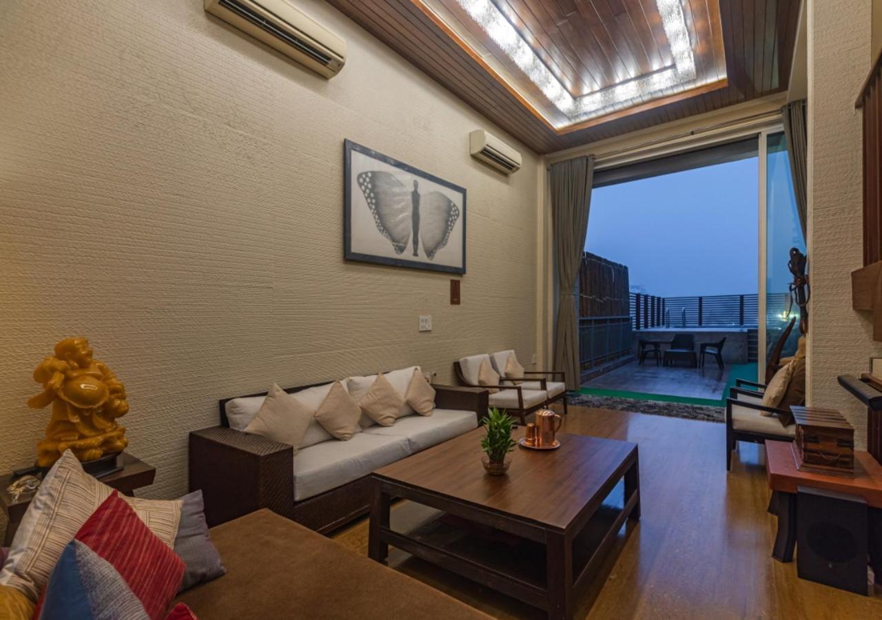 Saffronstays Urja, Lonavala - Private Villa With 2 Pools, Spa Room, Private Elevator & Waterfall Bagian luar foto