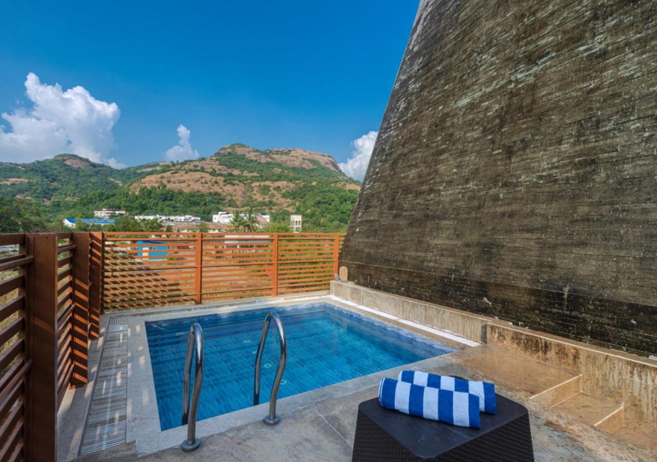 Saffronstays Urja, Lonavala - Private Villa With 2 Pools, Spa Room, Private Elevator & Waterfall Bagian luar foto