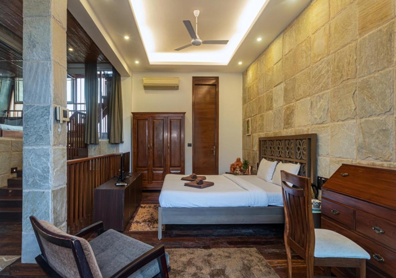 Saffronstays Urja, Lonavala - Private Villa With 2 Pools, Spa Room, Private Elevator & Waterfall Bagian luar foto