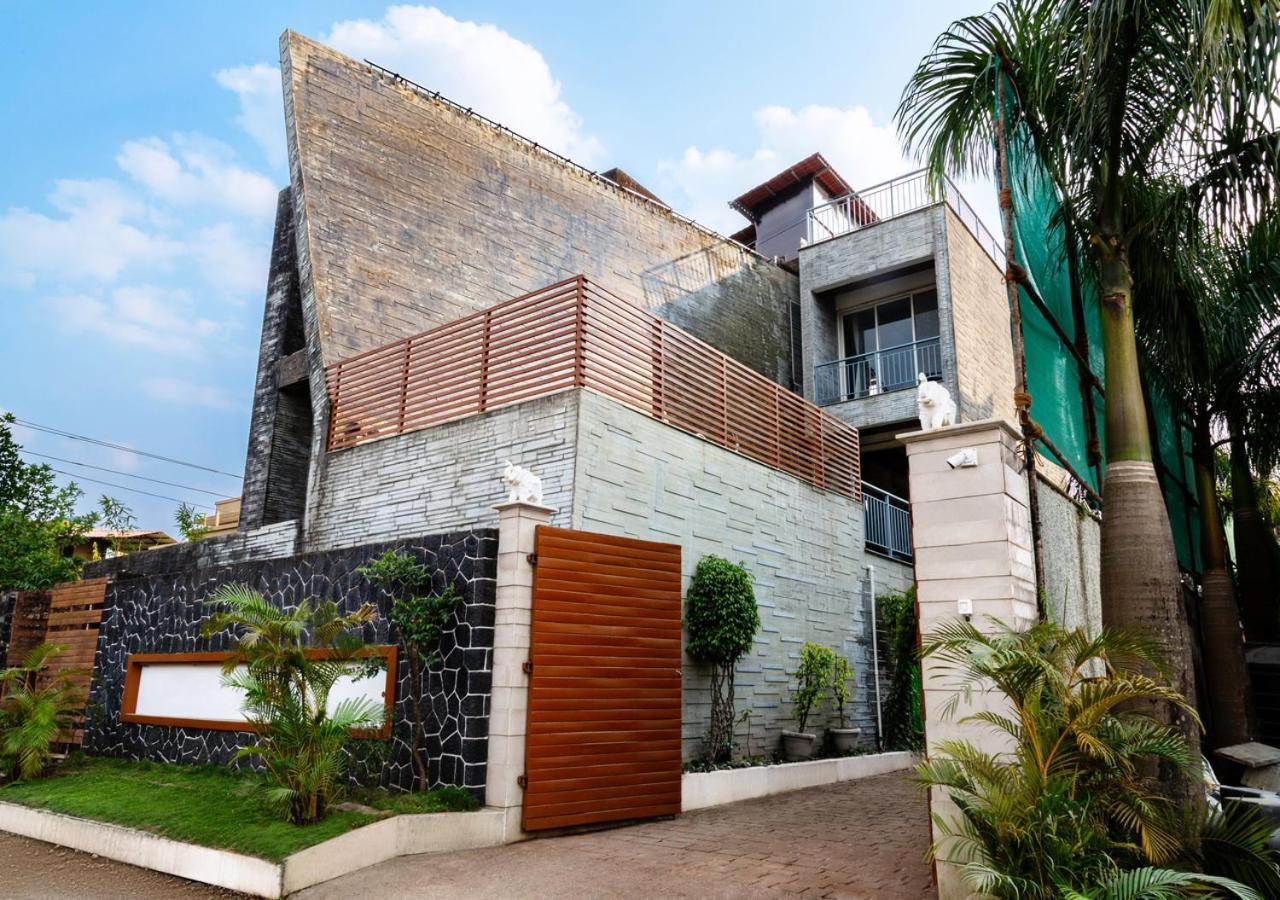 Saffronstays Urja, Lonavala - Private Villa With 2 Pools, Spa Room, Private Elevator & Waterfall Bagian luar foto