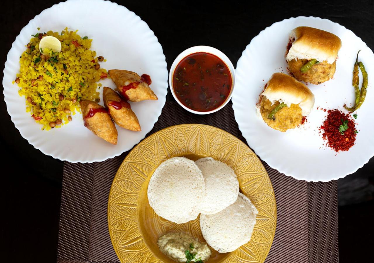 Saffronstays Urja, Lonavala - Private Villa With 2 Pools, Spa Room, Private Elevator & Waterfall Bagian luar foto