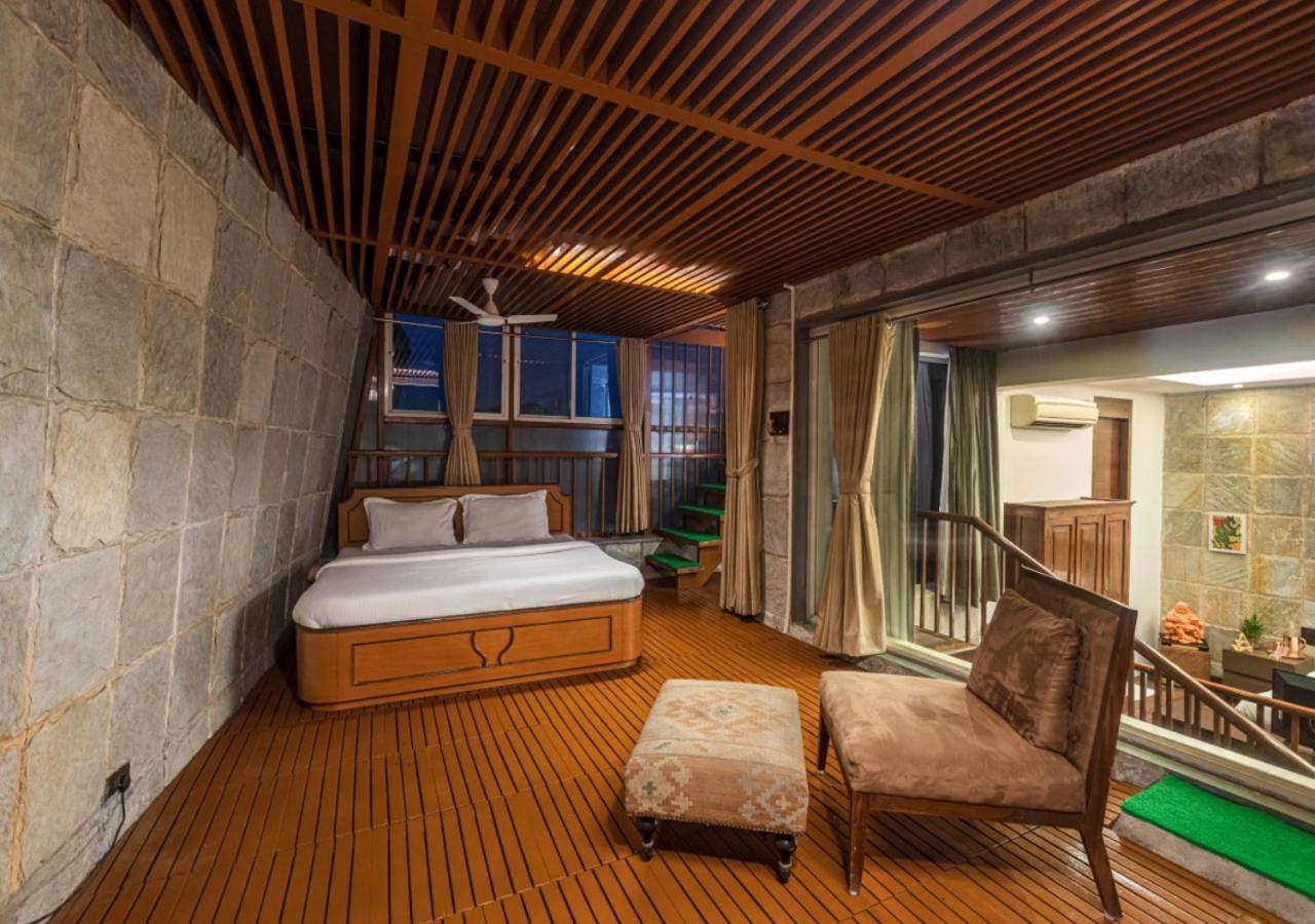Saffronstays Urja, Lonavala - Private Villa With 2 Pools, Spa Room, Private Elevator & Waterfall Bagian luar foto